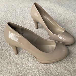 Nude Bandolino Heels